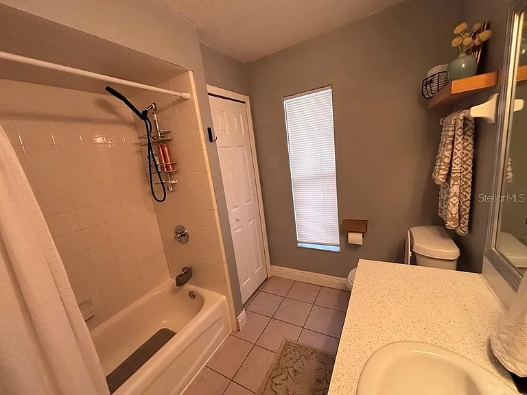 1004 Chateau Cir — Photo 24