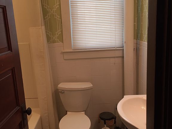5th image of 422 E Lee St