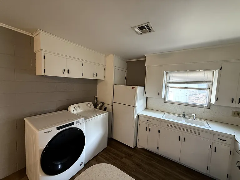 322 W Mathews Ave — Photo 5