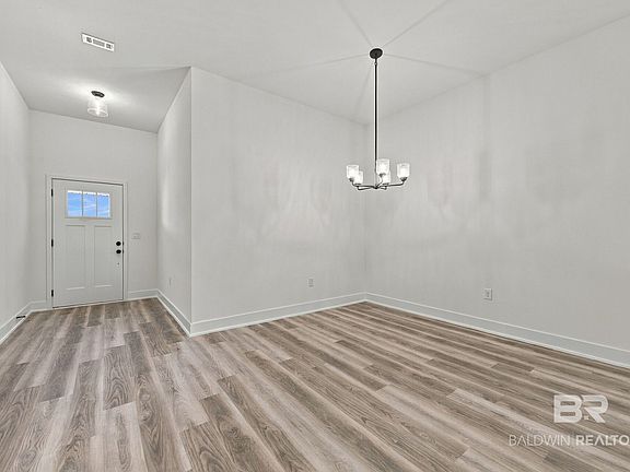 5th image of 620 Mayflower Dr