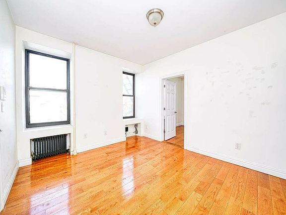 5th image of 24-01 31st St #Ff2