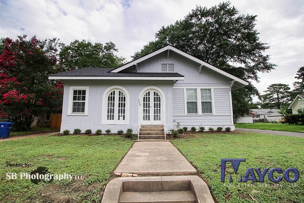 3 bedroom 2 bath in Highland neighborhood, Totally Renovated! — Photo 1