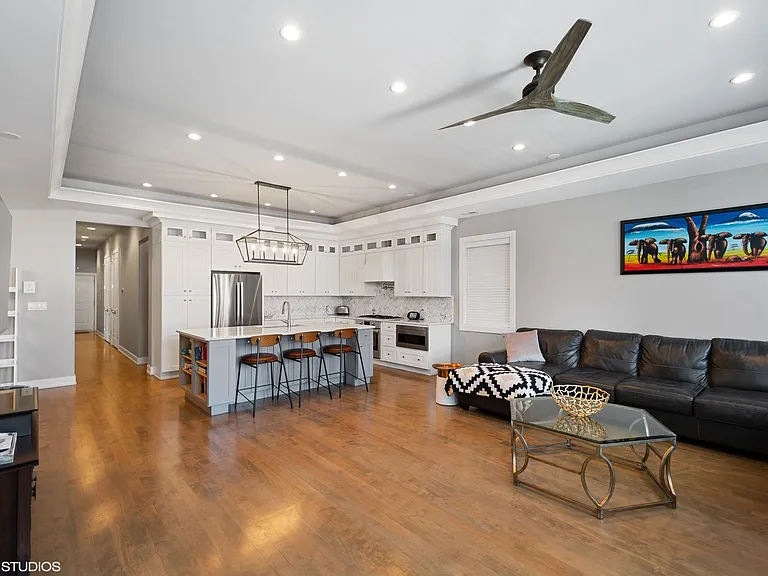 441 E Oakwood Blvd #2 — Photo 2