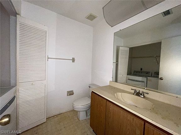 5th image of 11684 Pointe Circle Dr