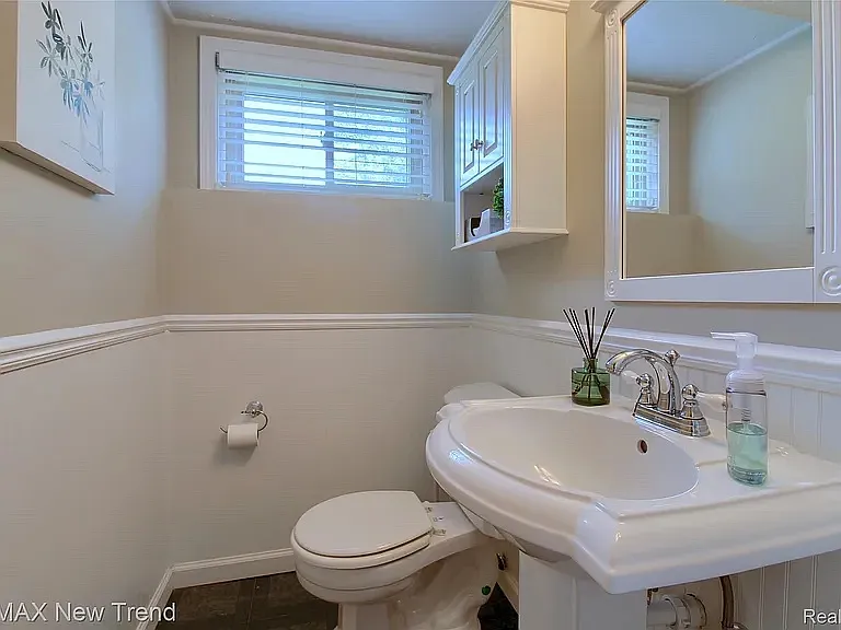 254 Harvard Ave — Photo 9