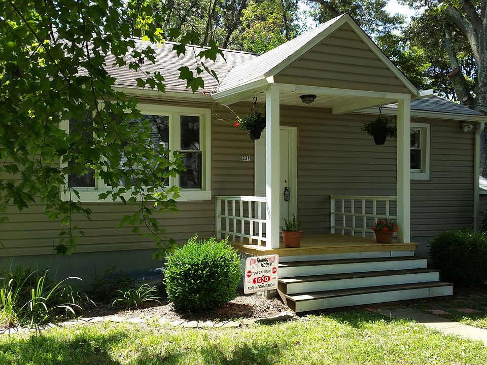 Nice front porch -new 2015