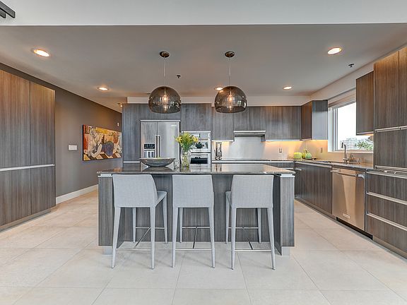 Large island in kitchen