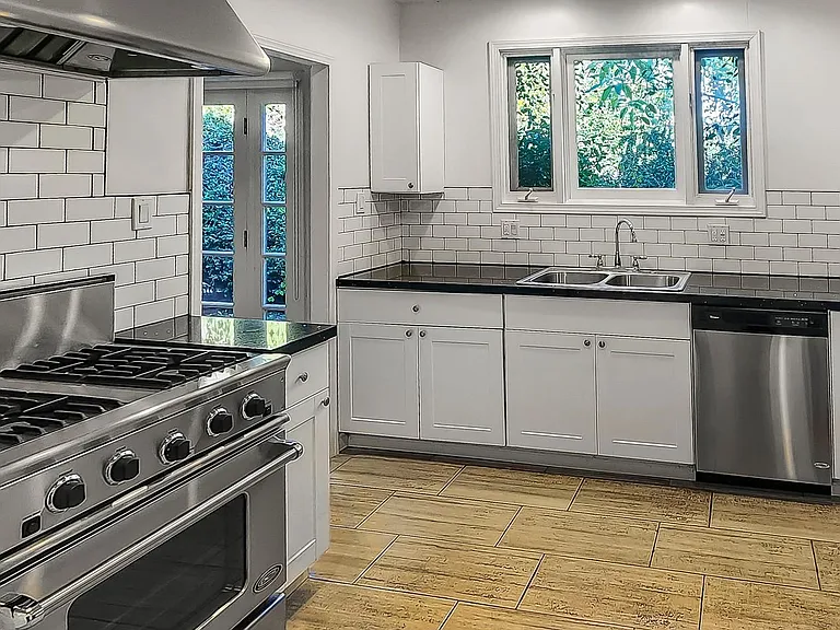 850 N La Jolla Ave — Photo 11