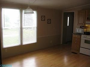 5th image of 26 Winter Pine Dr