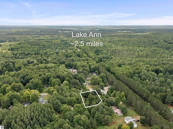 5th image of 8692 Red Pine Dr