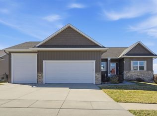 3095 Ridgeview Dr, Ely, IA 52227