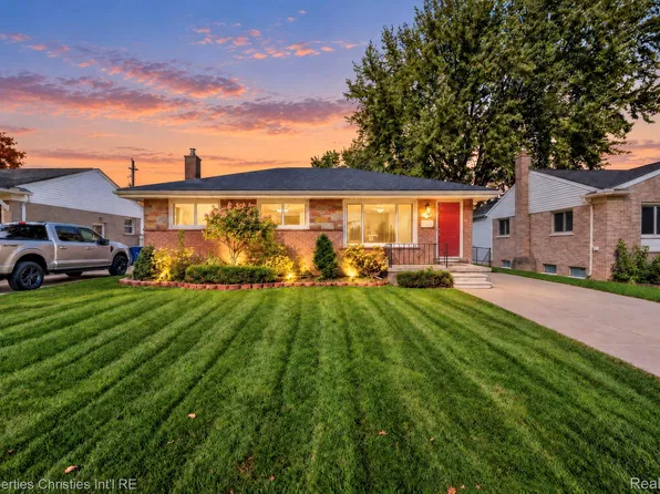 32668 Avondale St, Westland, MI 48186
