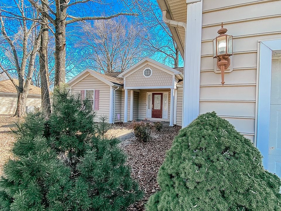 1st image of 2111 N Villa Dr