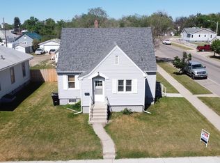 521 6th Ave W, Williston, ND 58801