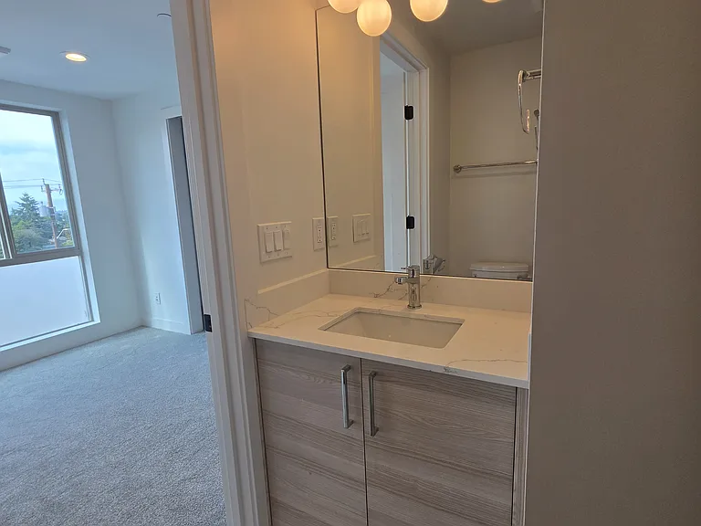 10007 Greenwood Ave N #E — Photo 11