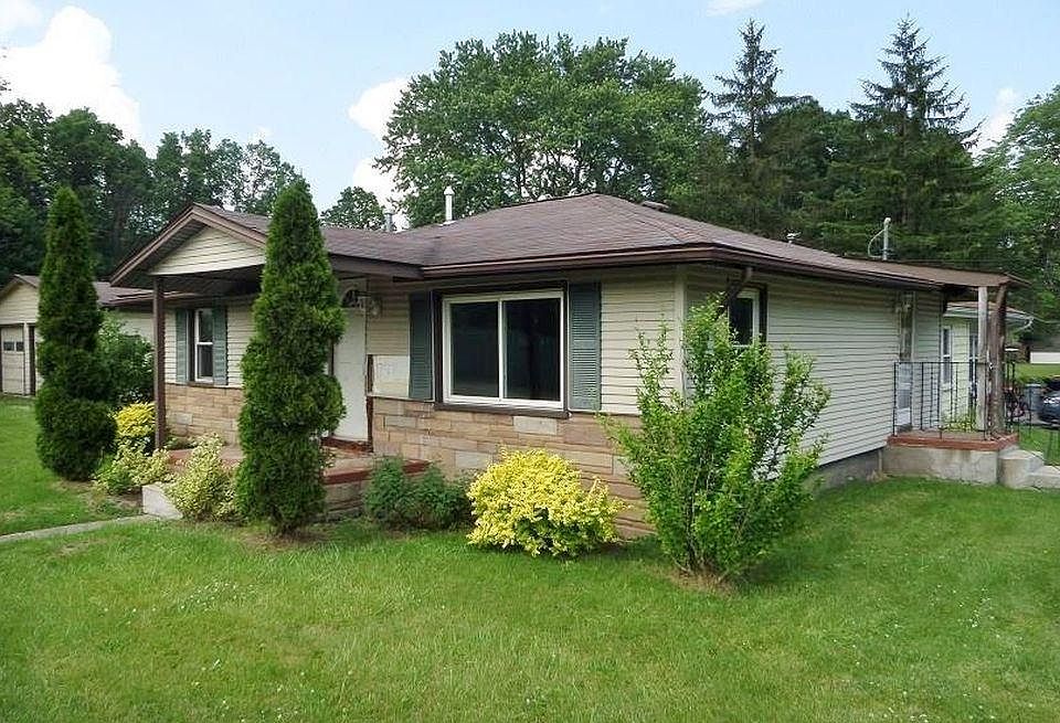 2nd image of 17596 Lundys Ln