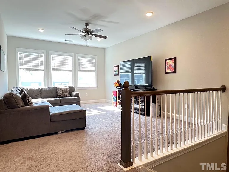 917 Haybeck Ln — Photo 9