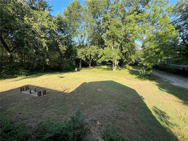 229 Howard St NE — Photo 9