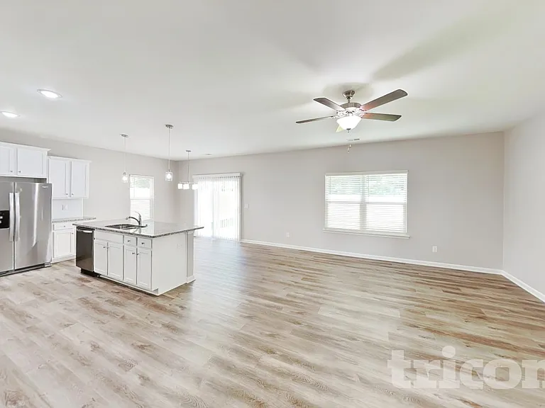 205 Spring Knoll Dr — Photo 3