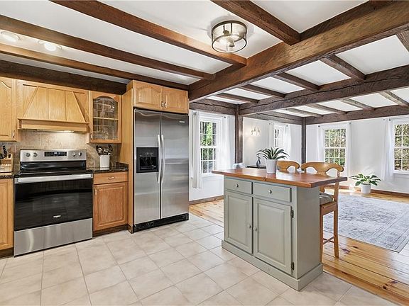 4th image of 12 Rustic Acres Dr