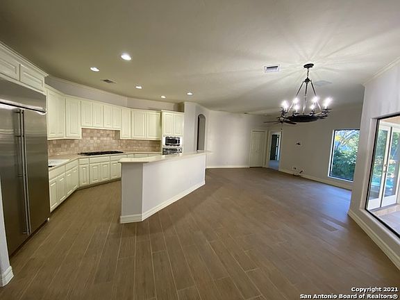 4th image of 606 Bluff Cliff Dr