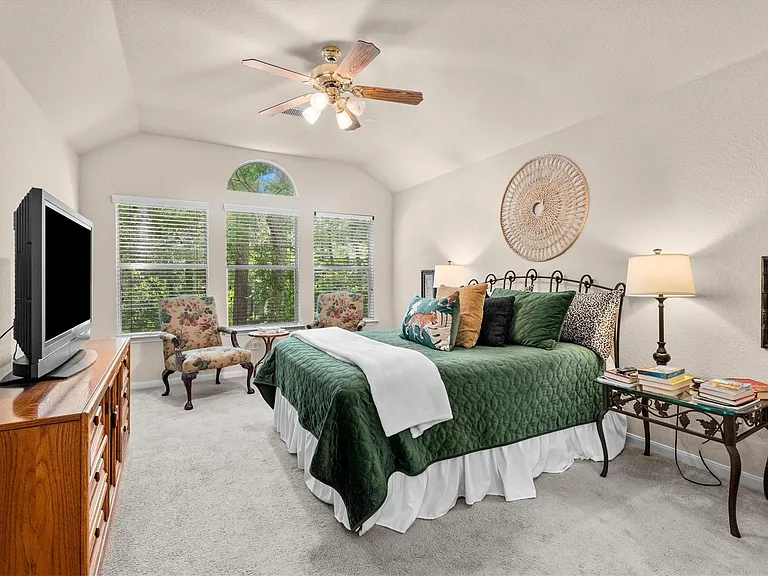 31 Endor Forest Pl — Photo 26