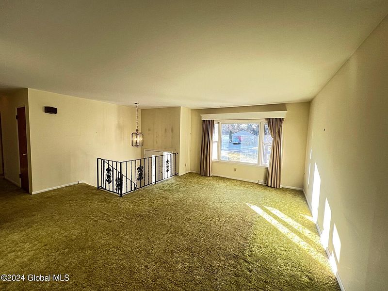 3rd image of 3123 Spawn Road
