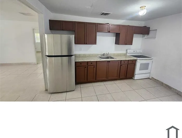 3 bed, 1040 sqft, $2,200 — Photo 2