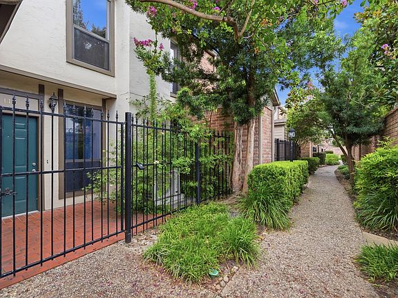 2nd image of 1201 McDuffie St Unit 114