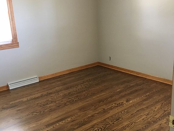 2nd image of 903 Oakwood Ave