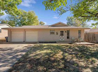 417 NW Woodland Dr, Lawton, OK 73505