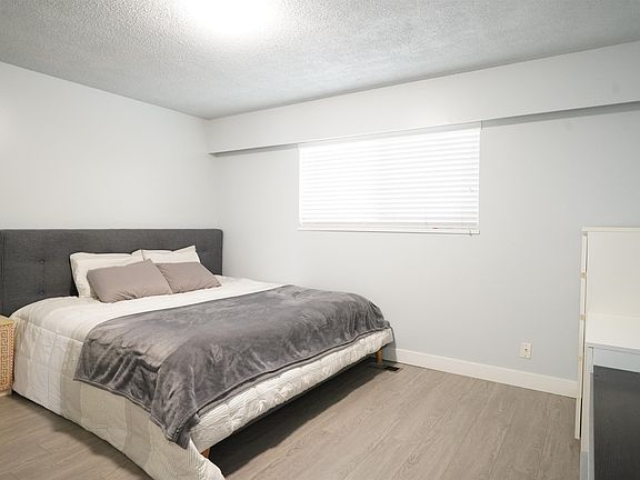 3rd image of 6819 Knight St
