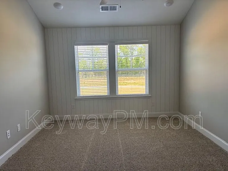 2044 Denmark Ave — Photo 10