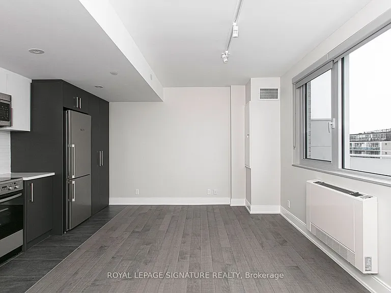 11 Walmer Rd #604 — Photo 2