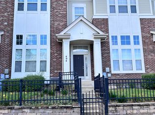 494 Grosvenor Ln, Aurora, IL 60504
