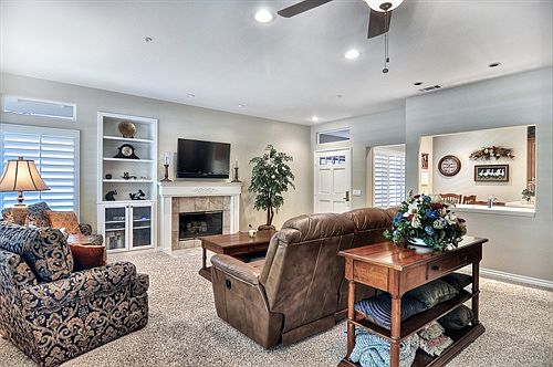 Living Rm toward Entry