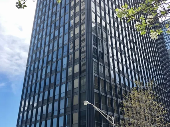 910 N Lake Shore Dr #2418, Chicago, IL 60610
