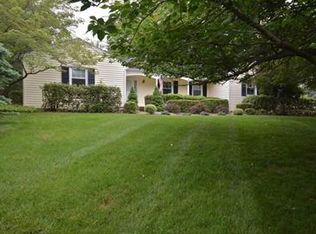 27 River Bend Rd, Clinton, NJ 08809