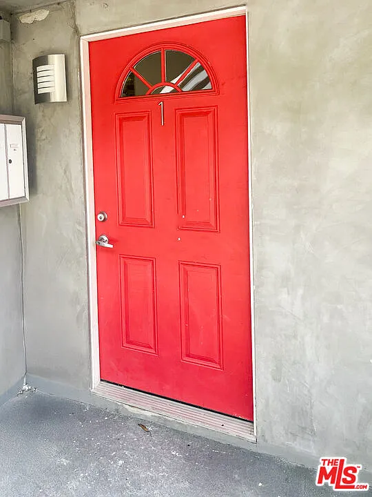 2 bed, 1.0 bath, 800 sqft, $3,100 — Photo 2