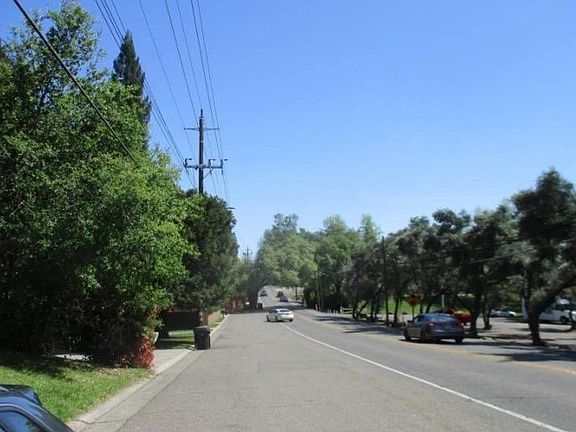 Exterior Neighborhood (street photo)