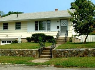 7 White Ct, North Providence, RI 02911