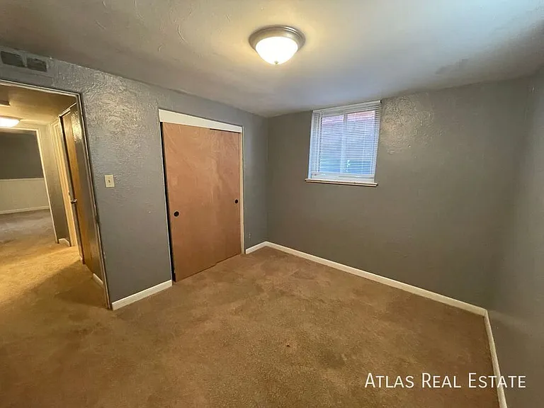 1833 N Hooker St — Photo 5