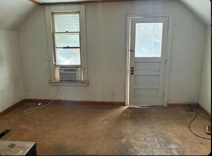 5 bed, 1.5 bath, 2220 sqft, $876 — Photo 4