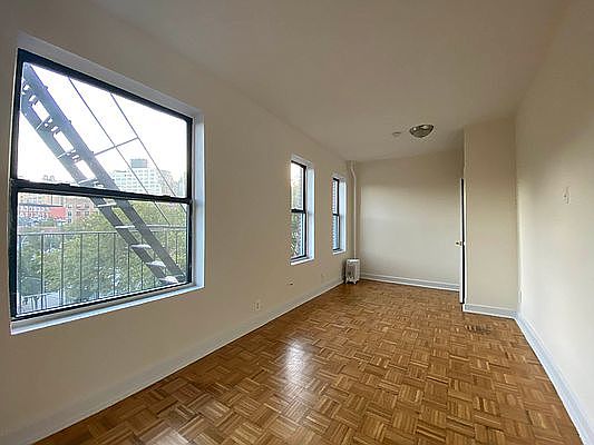 2nd image of 260 6th Ave #19