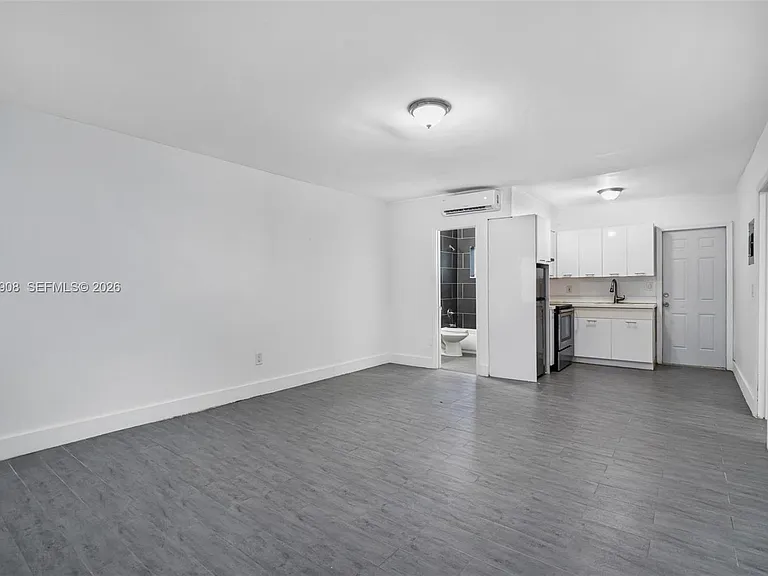 730 NE 128th St #7 — Photo 1