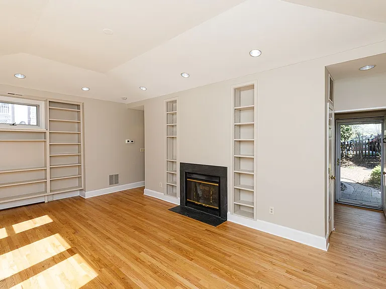 1525 Elliot Pl NW — Photo 7
