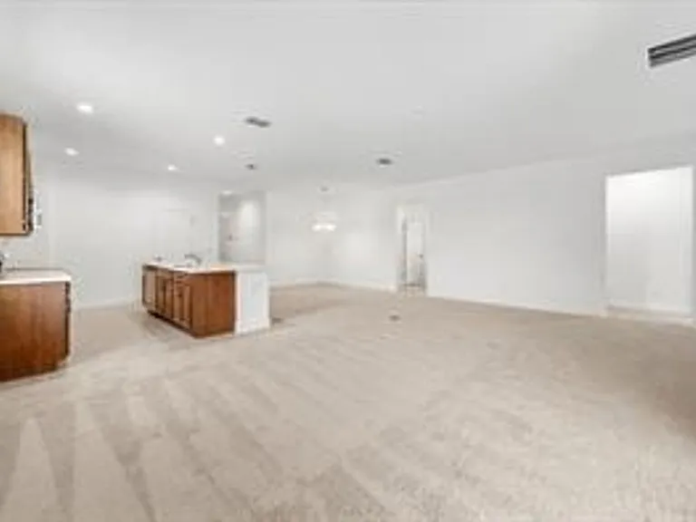 7991 Syracuse Dr — Photo 4