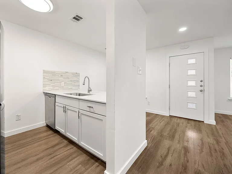 6409 Burns St #106 — Photo 7