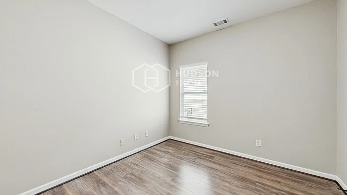 148 Highview Cv — Photo 18