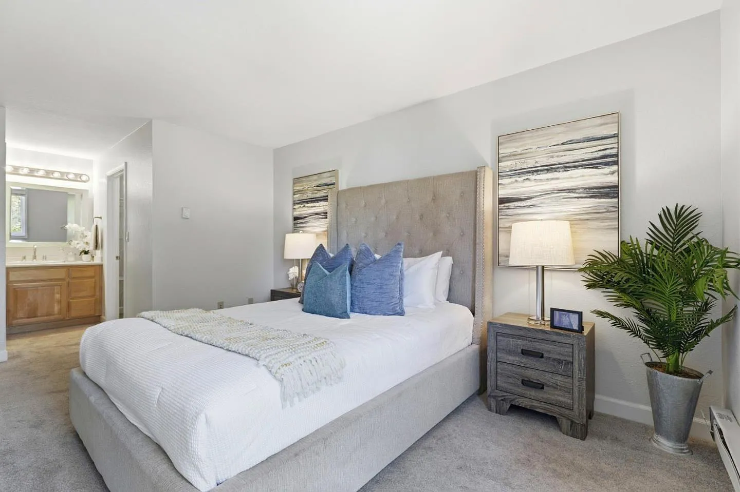 2 bed, 877 sqft, $3,000 — Photo 4